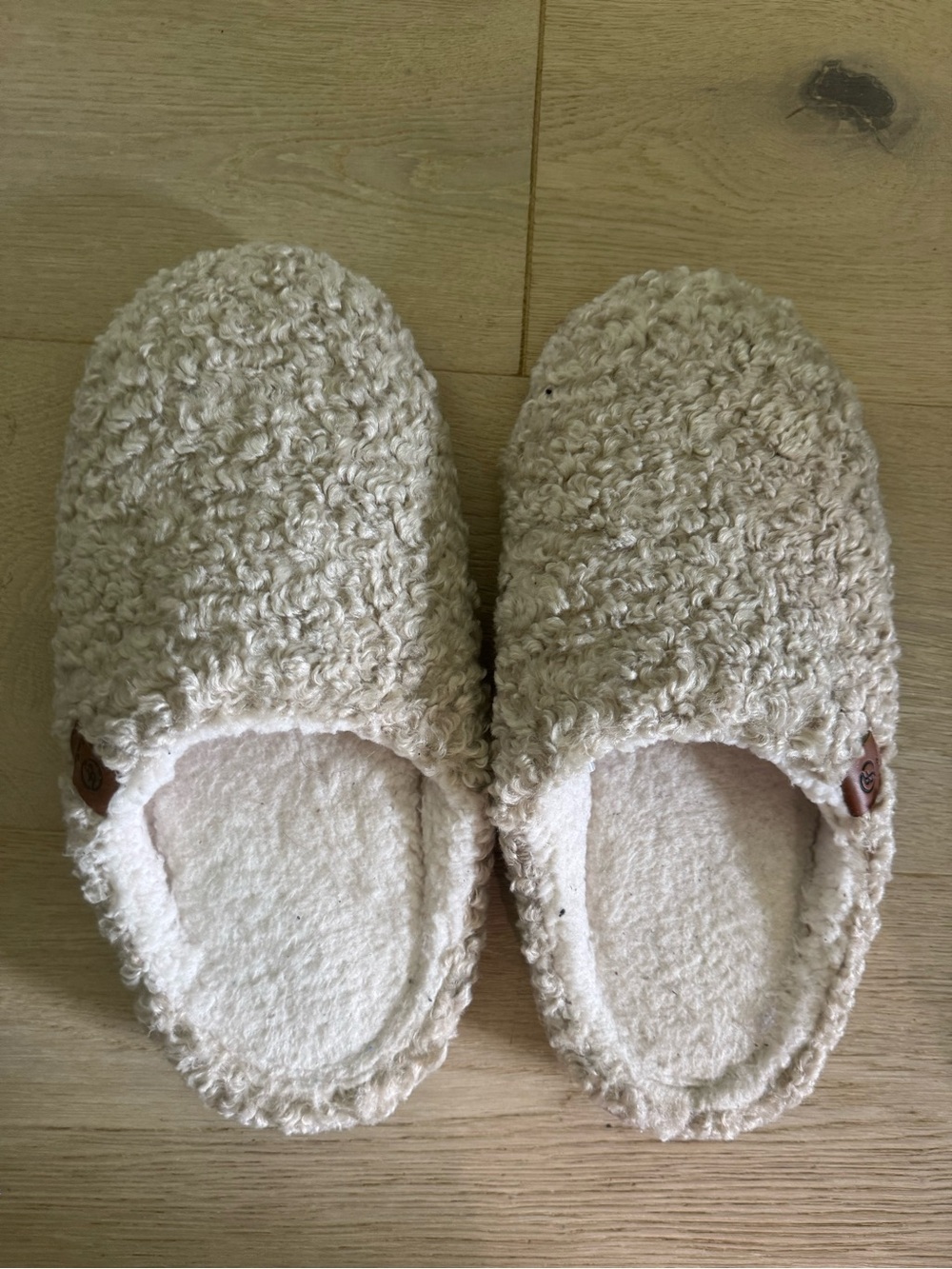 dearfoams Cozy Bouclé Slippers in Cream - Picture 4 of 4